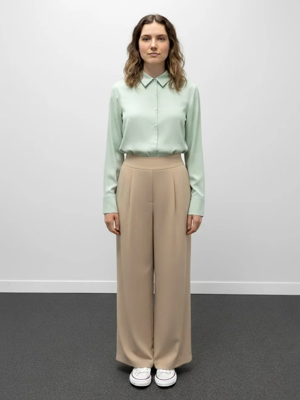 StrutFit Try - the store's outfit on the shopper's photo